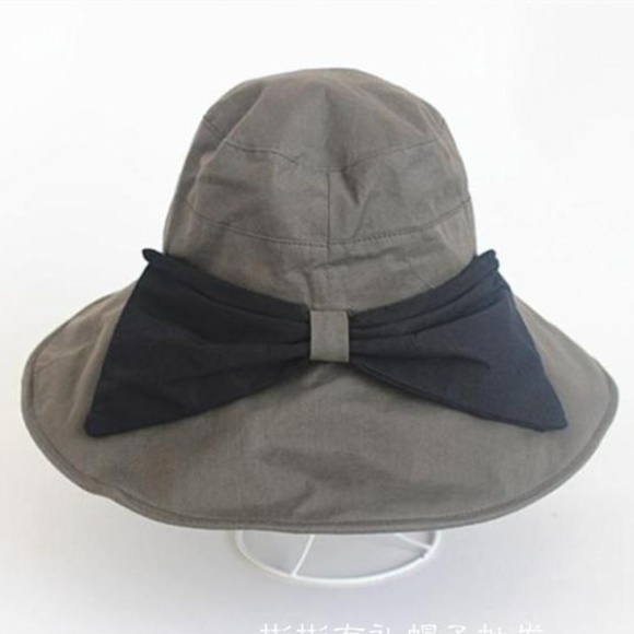 hat with wide brim